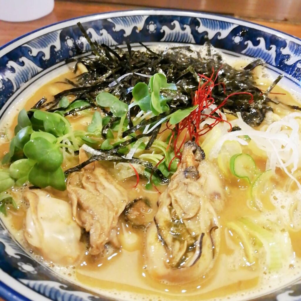 【牡蠣らぁ麺】にトッピングで牡蠣を2つ追加