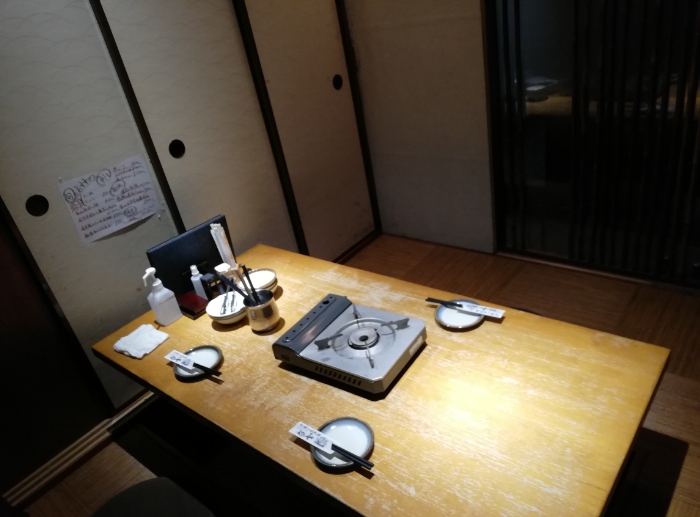【牡蠣と日本酒 四喜】個室（2021年11月撮影）