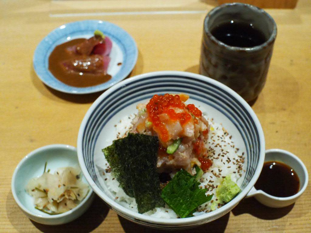 日本橋海鮮丼 つじ半【ぜいたく丼 梅】（2022年12月撮影）