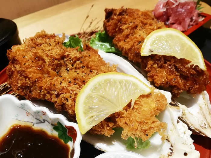 二代目野口鮮魚店の【大粒カキフライ定食】（2022年4月撮影）