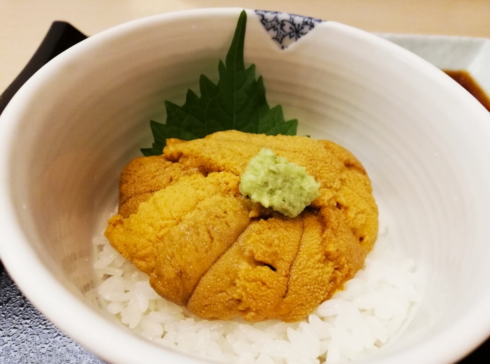 函館 うにむらかみ【生うに丼Sサイズ】（2021年8月撮影）