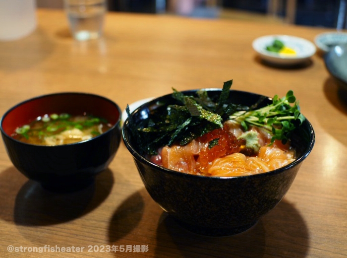 丸高食堂【贅沢丼】　2023年5月撮影