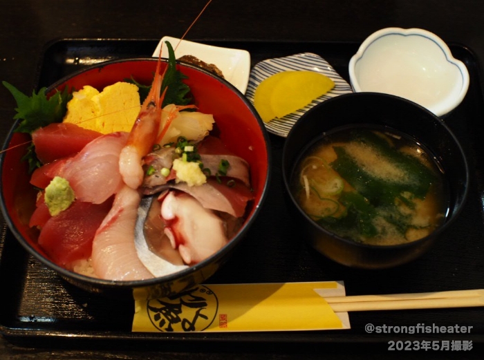 ぎょ魚蔵部「海鮮丼」（2023年5月撮影）