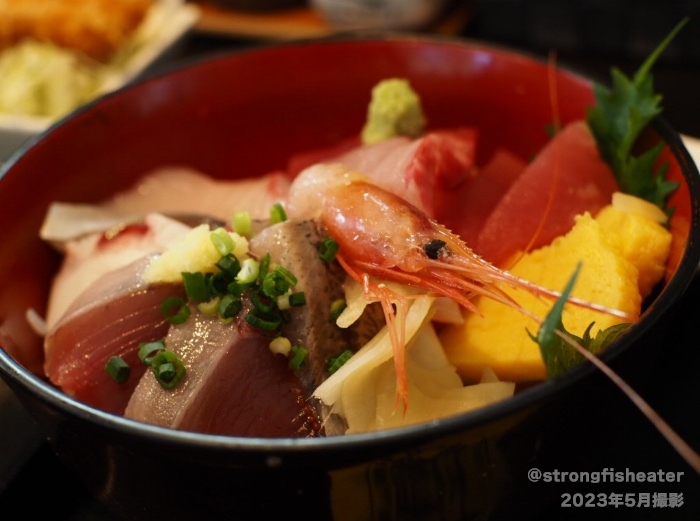 ぎょ魚蔵部「海鮮丼」（2023年5月撮影）