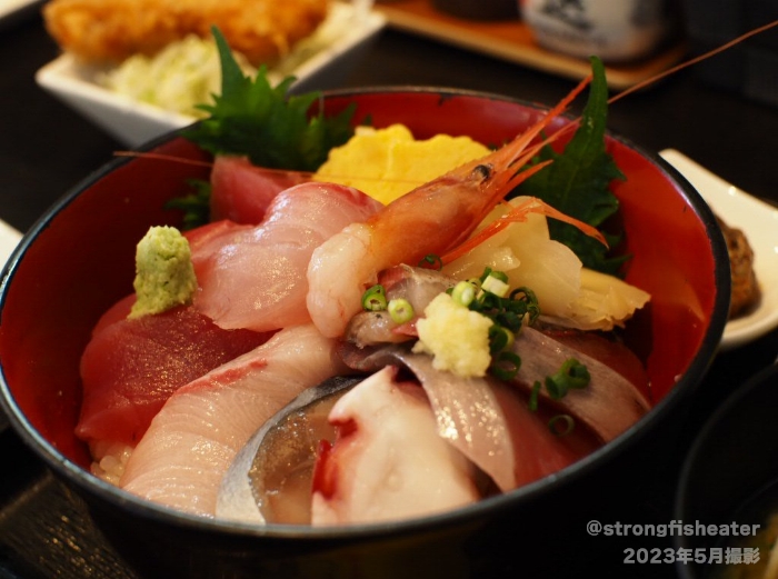 ぎょ魚蔵部「海鮮丼」（2023年5月撮影）