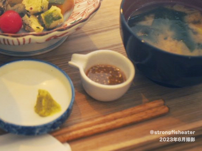 【おぎんち】海鮮丼定食（2023年8月撮影）