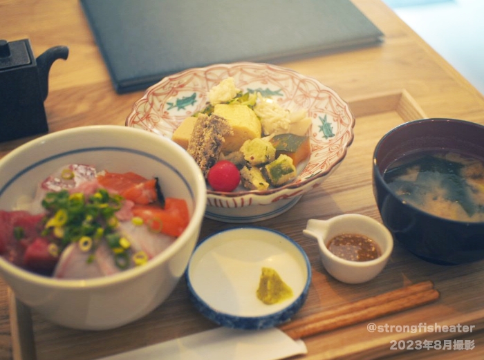 【おぎんち】海鮮丼定食（2023年8月撮影）